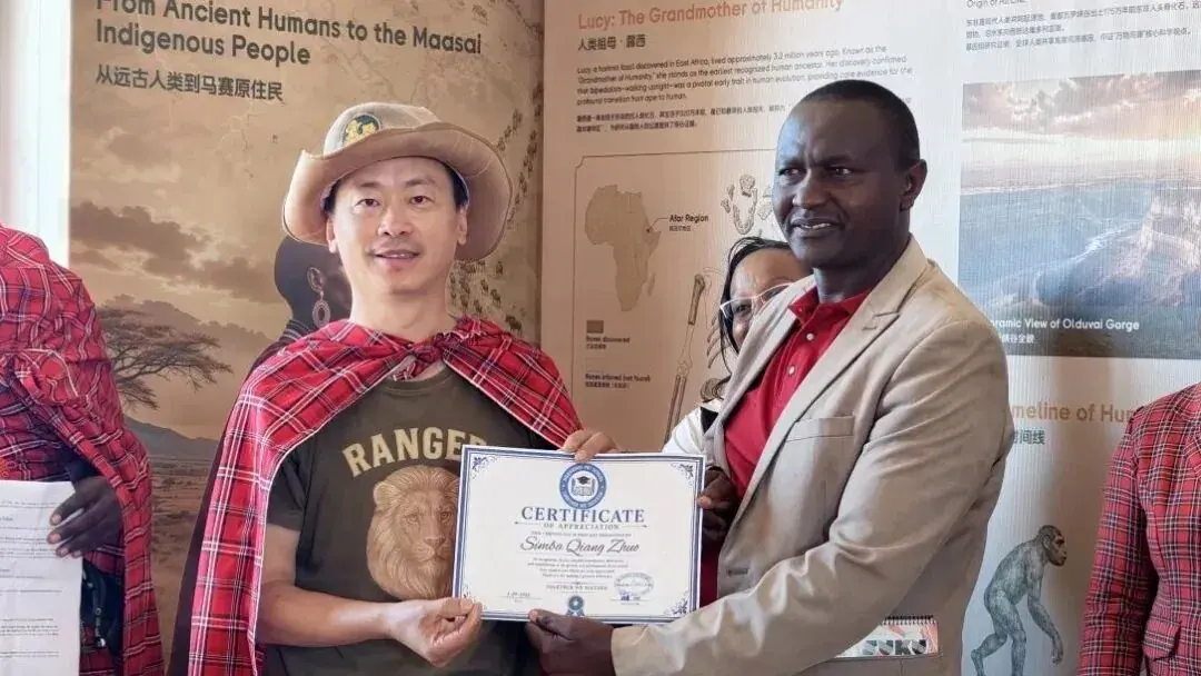 Simba receiving a certificate